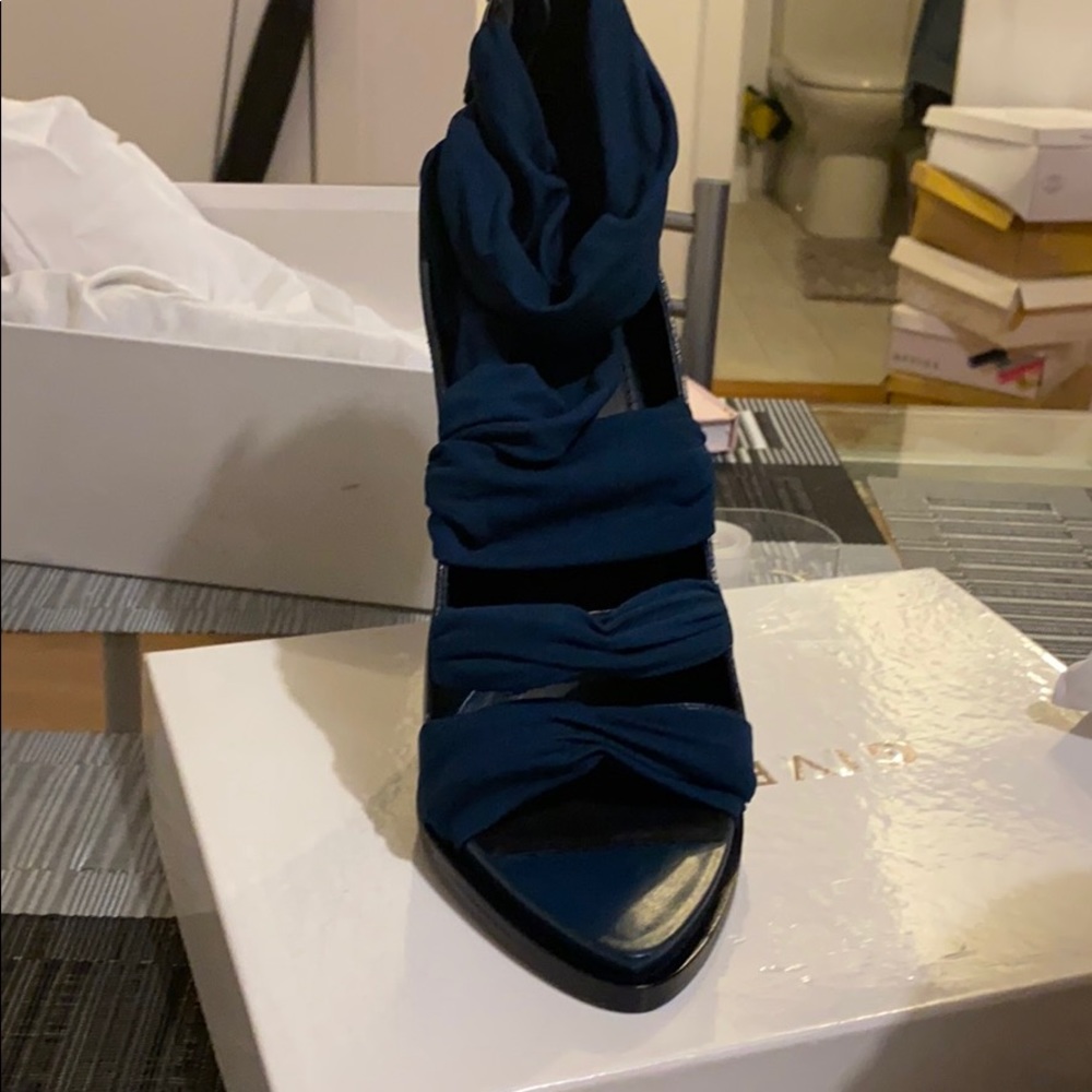 High heels - Picture 2 of 3